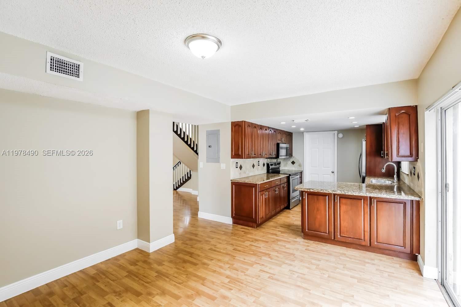 LAKE POINTE SEC 4 - Residential Lease