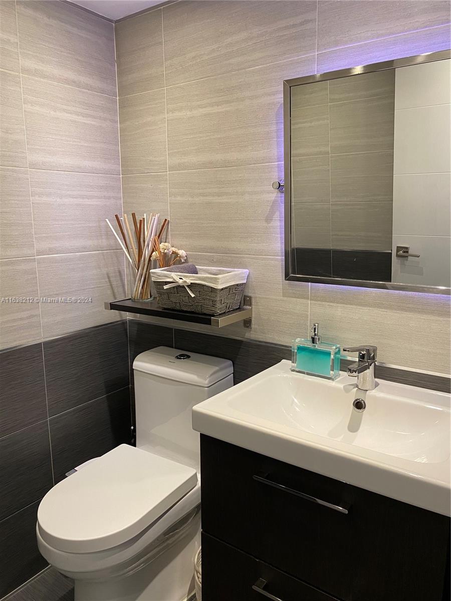 Photo 19 of 48 of 15675 SW 84th Ter 906 condo