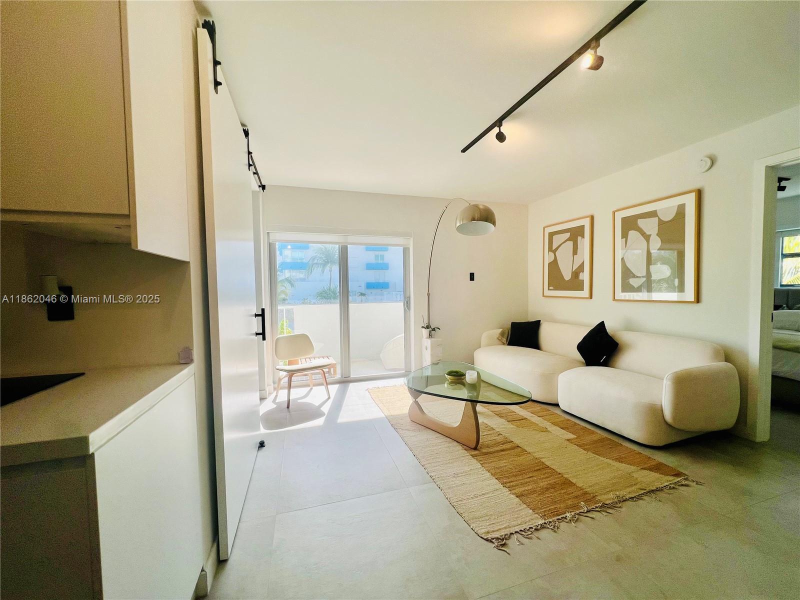 240 Collins Ave 4A