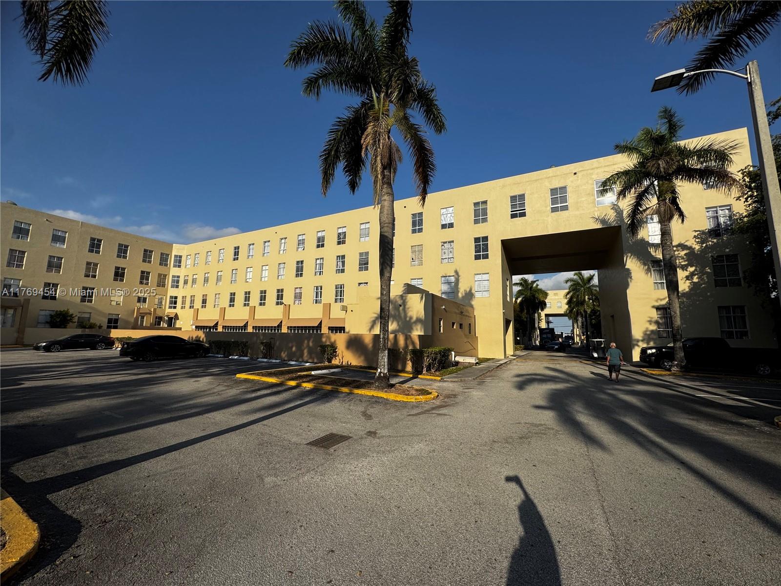 7420 W 20th Ave 237, Hialeah, Miami-Dade County, Florida - 2 Bedrooms  
2 Bathrooms - 
