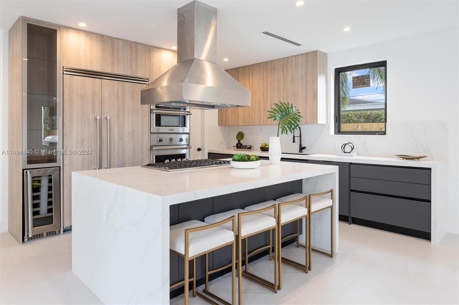 CAROLE HELMS MANOR - Residential