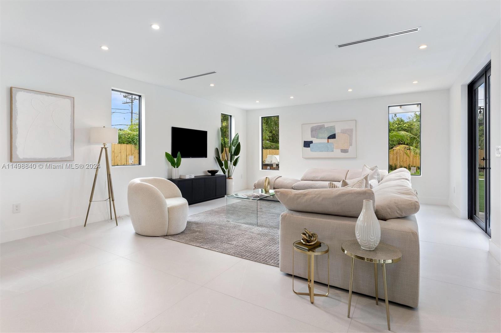 CAROLE HELMS MANOR - Residential