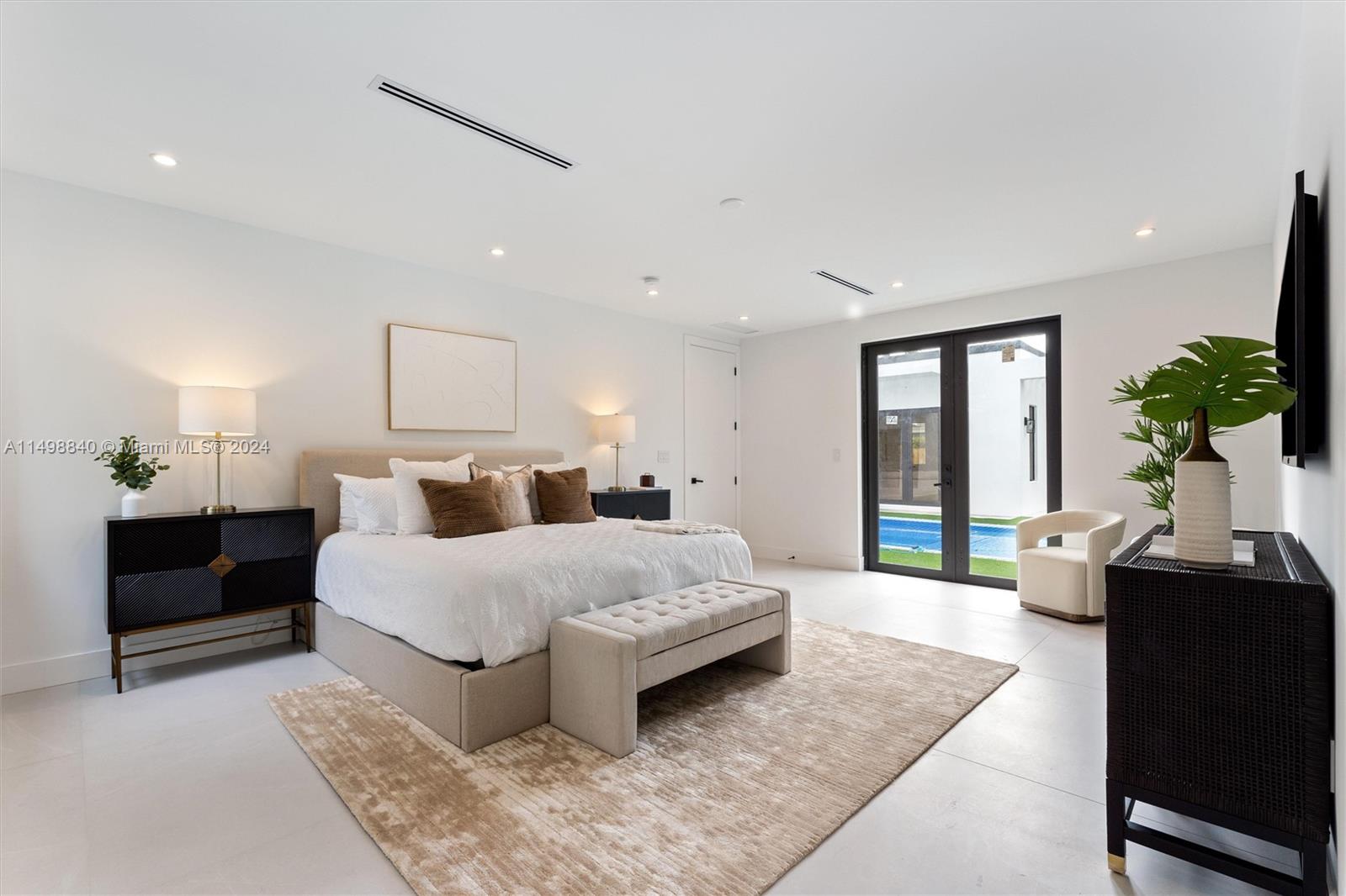 CAROLE HELMS MANOR - Residential