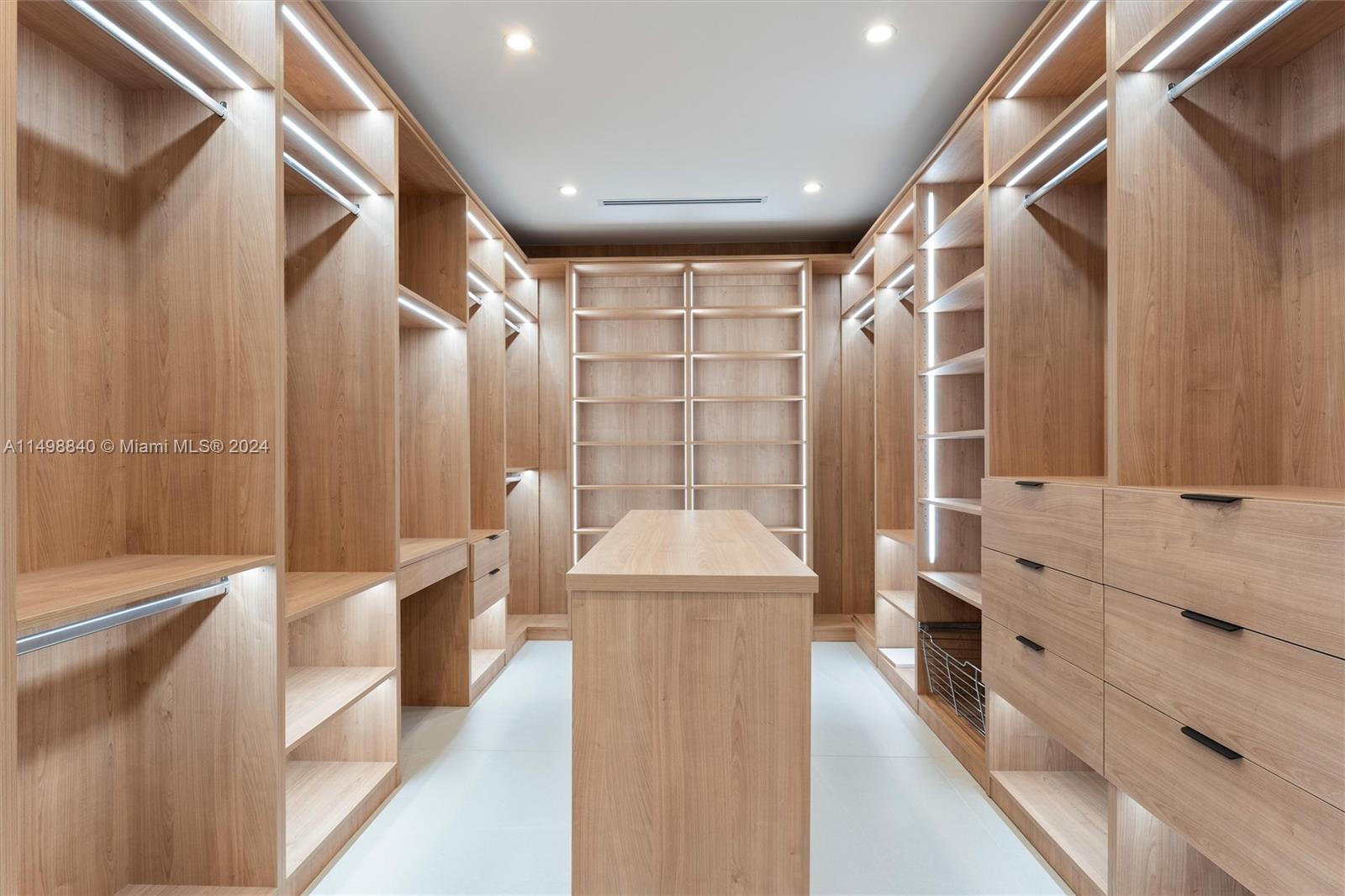 CAROLE HELMS MANOR - Residential