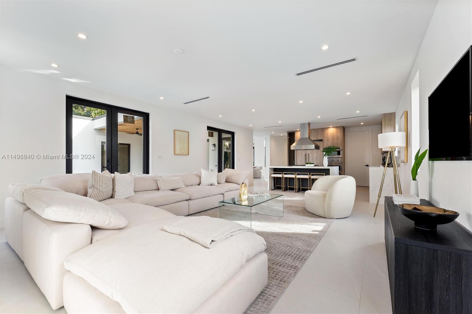 CAROLE HELMS MANOR - Residential