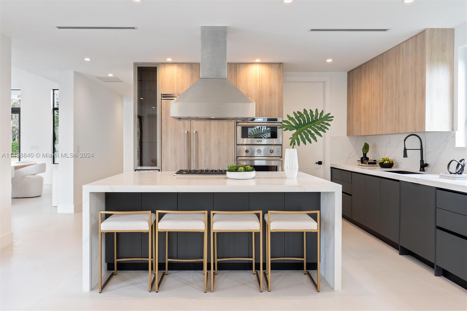 CAROLE HELMS MANOR - Residential