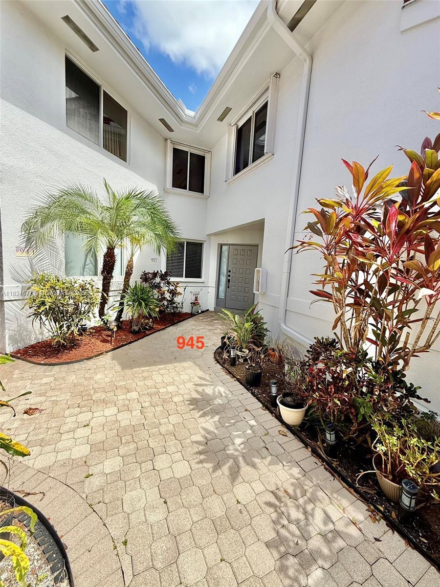 945 NW 92nd Ter C1L