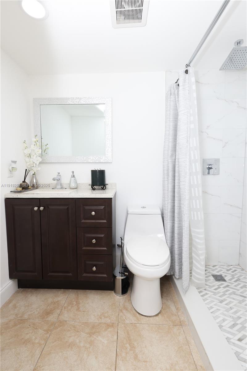 LAGO GRANDE ONE CONDO - Residential