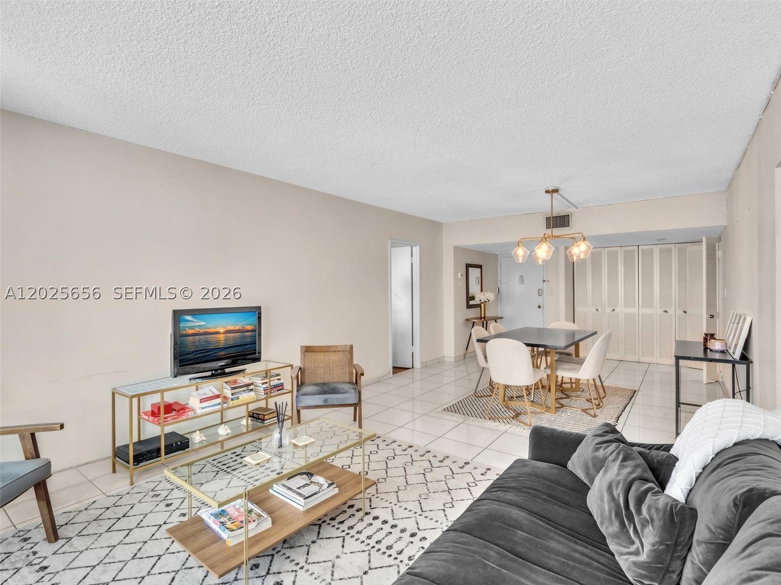 5401 Collins Ave 107