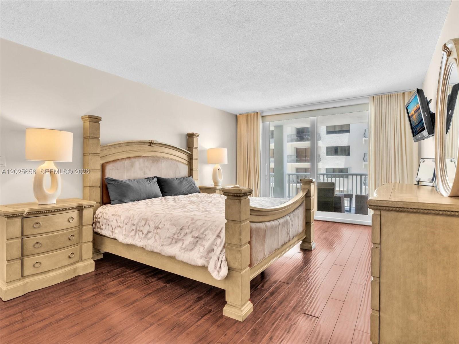 THE CARRIAGE HOUSE CONDO - Residential