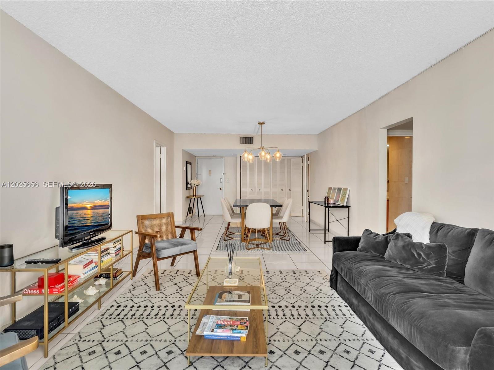 THE CARRIAGE HOUSE CONDO - Residential