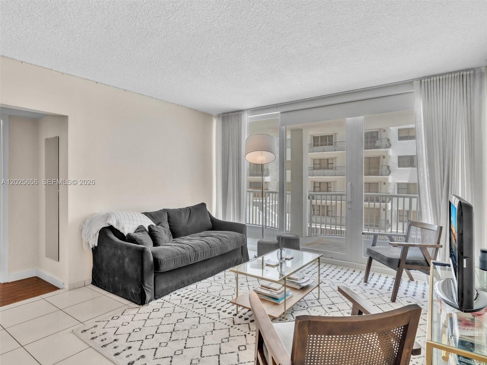 THE CARRIAGE HOUSE CONDO - Residential