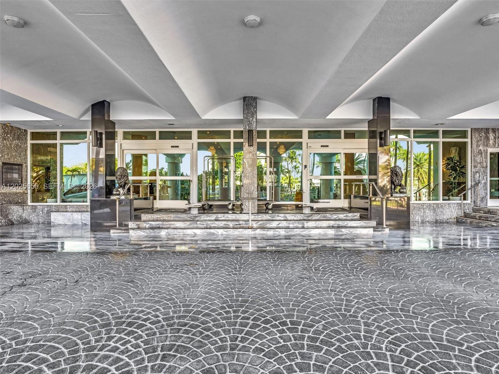 THE CARRIAGE HOUSE CONDO - Residential