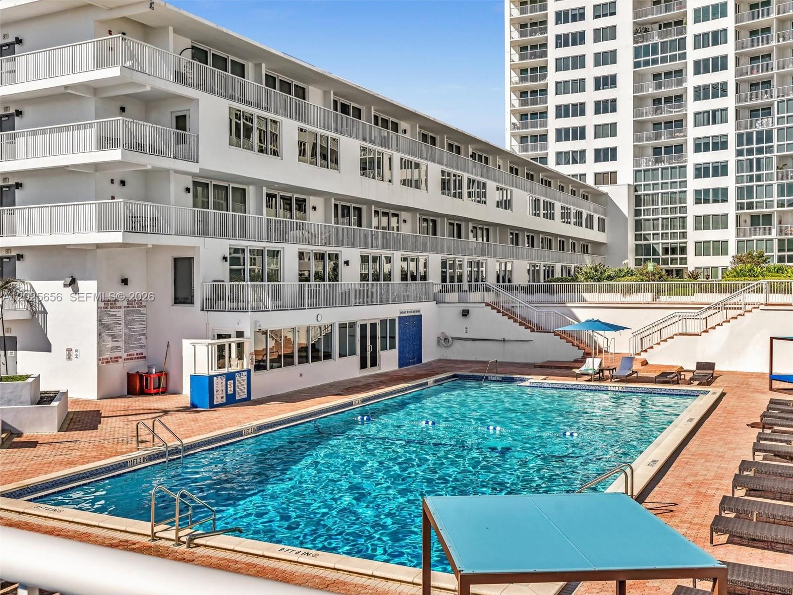 THE CARRIAGE HOUSE CONDO - Residential