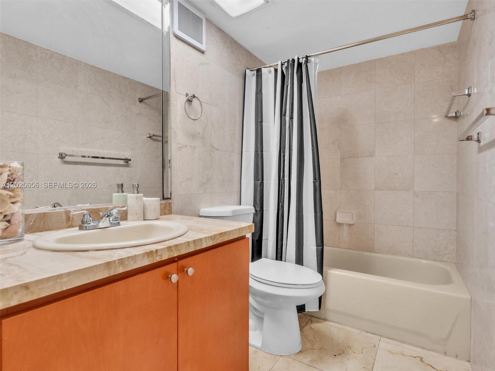 THE CARRIAGE HOUSE CONDO - Residential