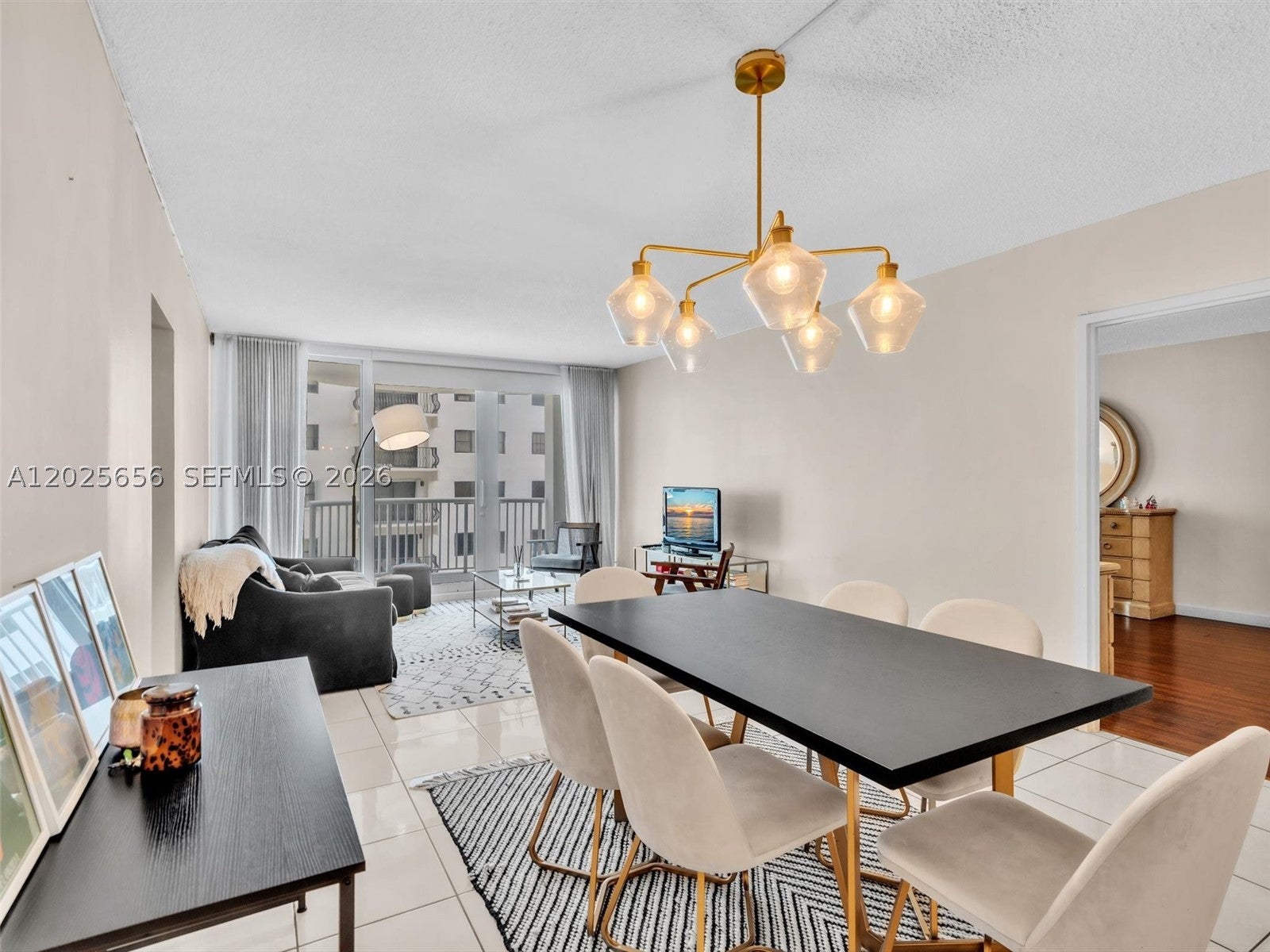 5401 Collins Ave 107