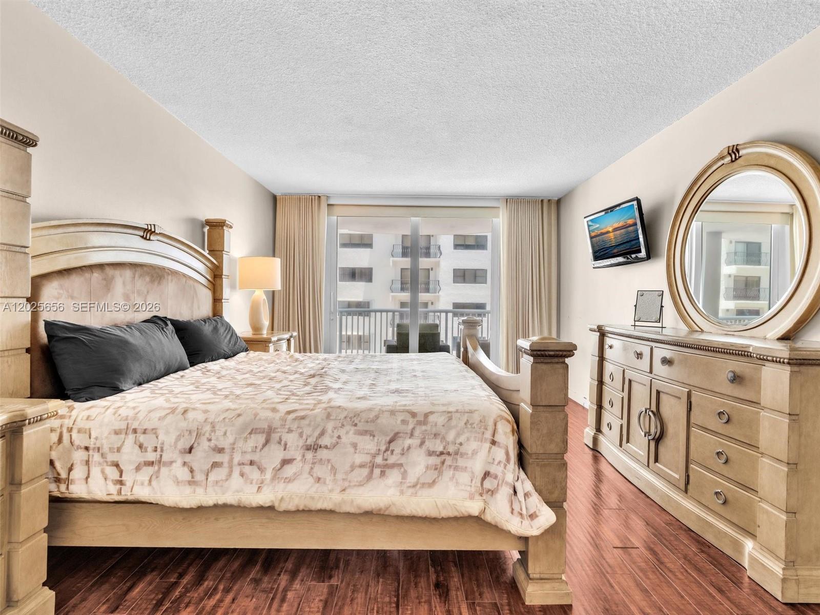 THE CARRIAGE HOUSE CONDO - Residential