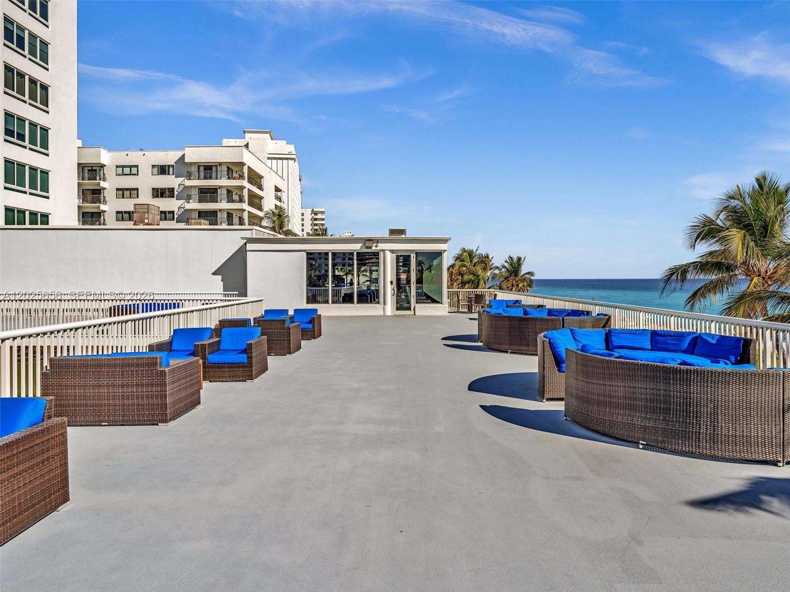 THE CARRIAGE HOUSE CONDO - Residential