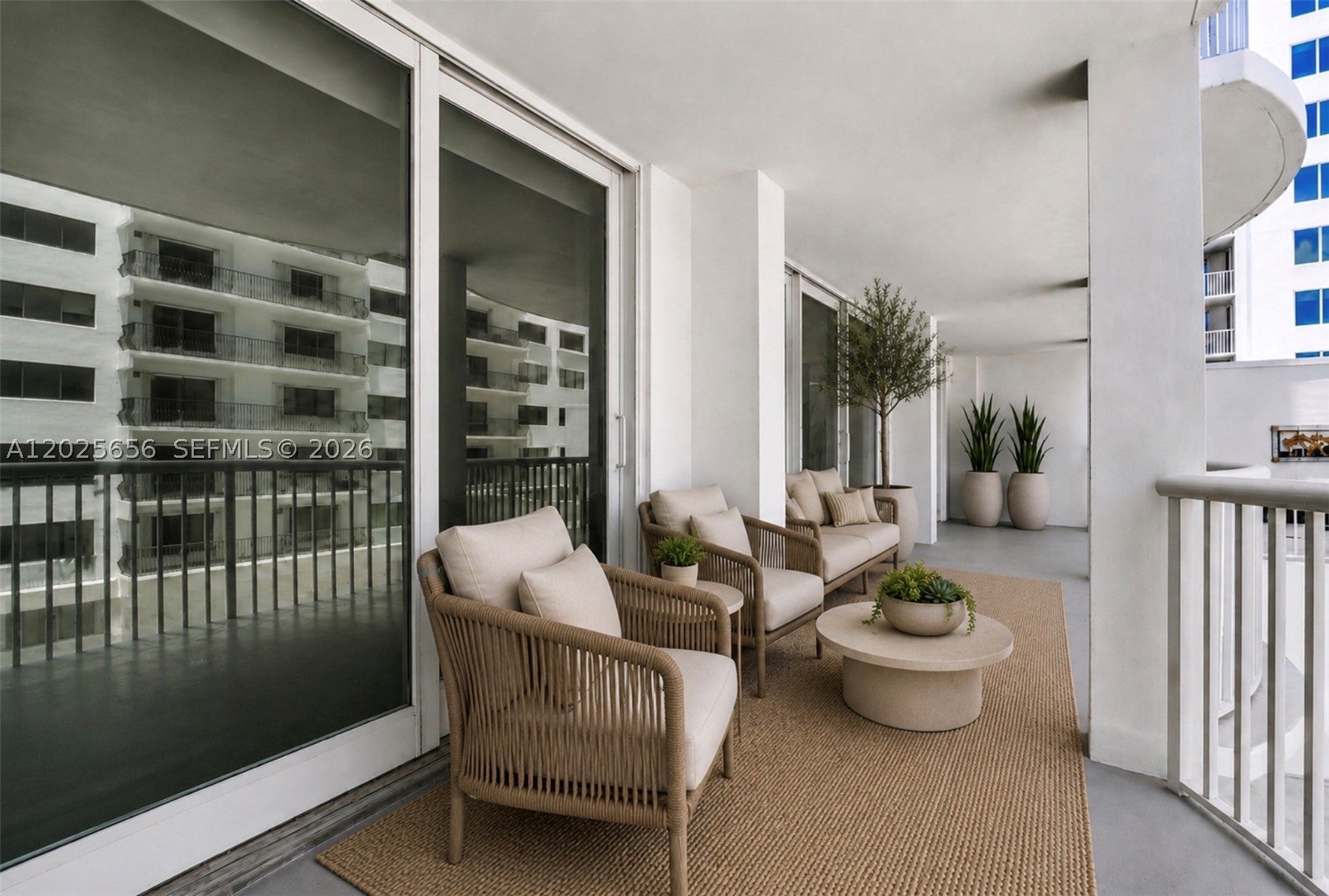 5401 Collins Ave 107