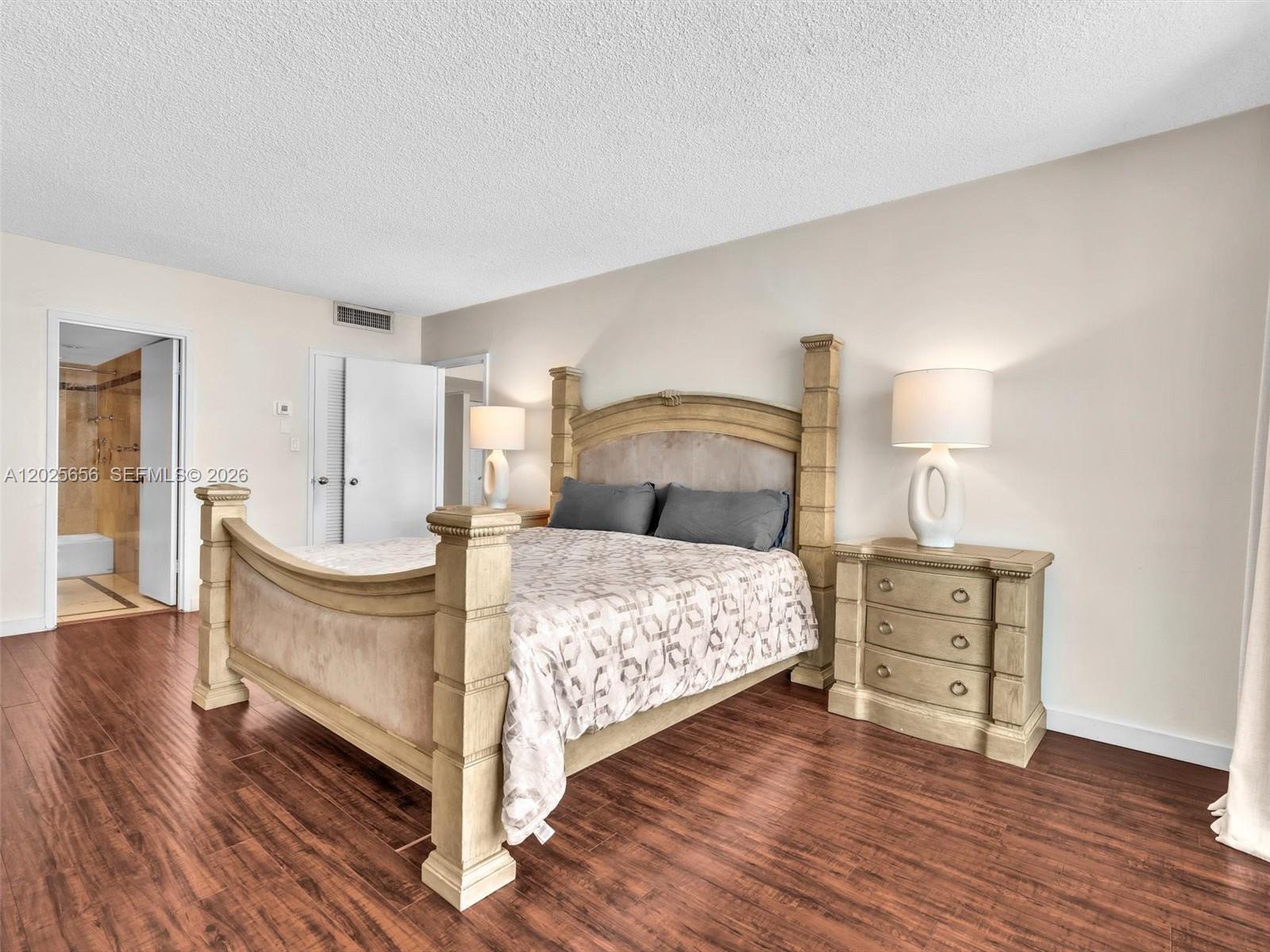 THE CARRIAGE HOUSE CONDO - Residential