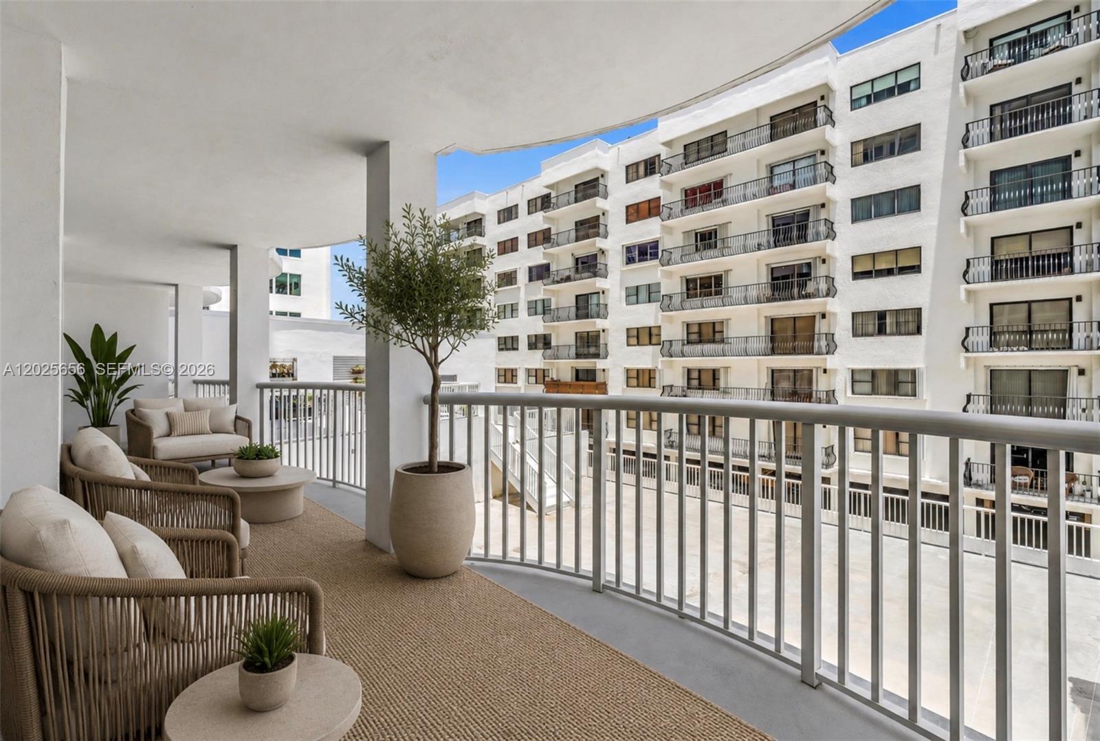 THE CARRIAGE HOUSE CONDO - Residential