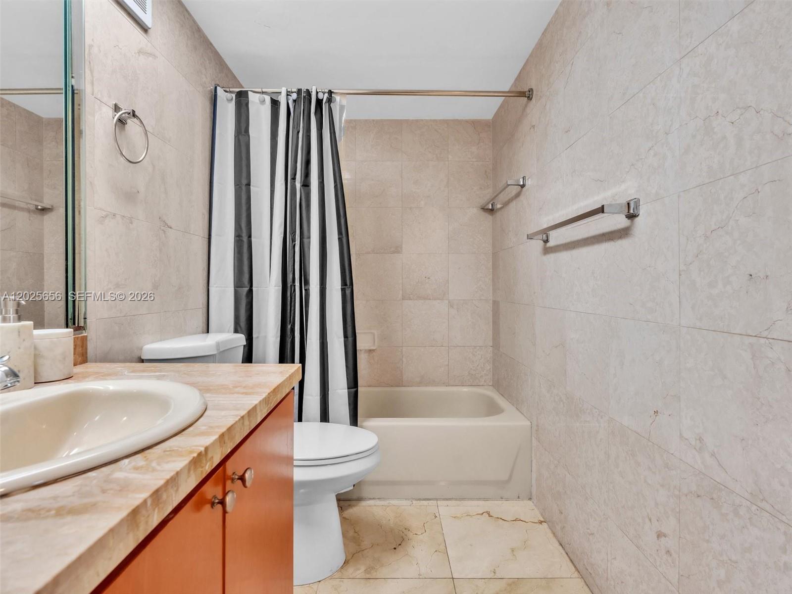 THE CARRIAGE HOUSE CONDO - Residential