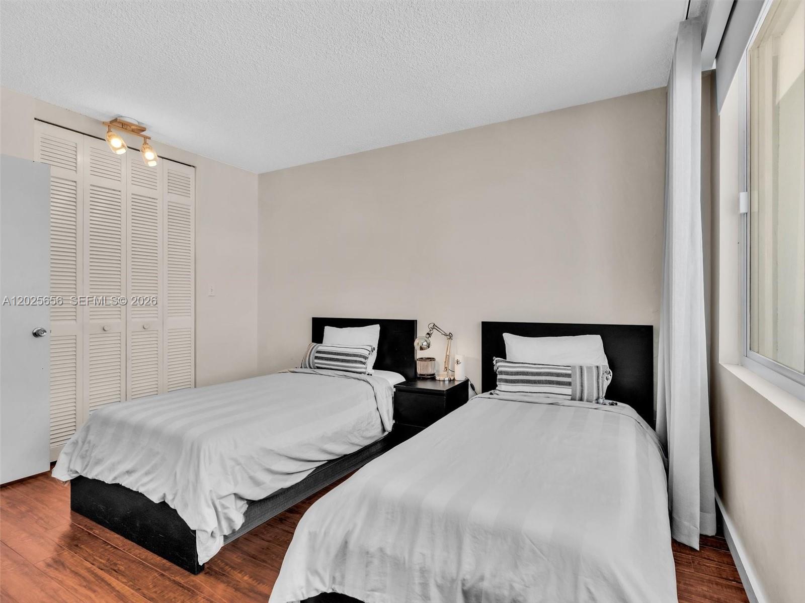 THE CARRIAGE HOUSE CONDO - Residential