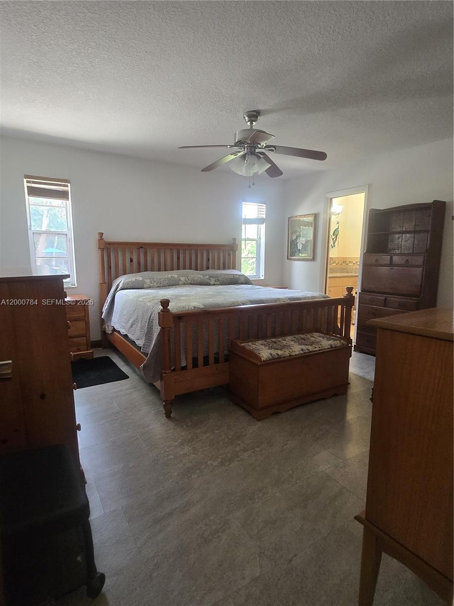 HOLLYWOOD LITTLE RANCHES - Residential