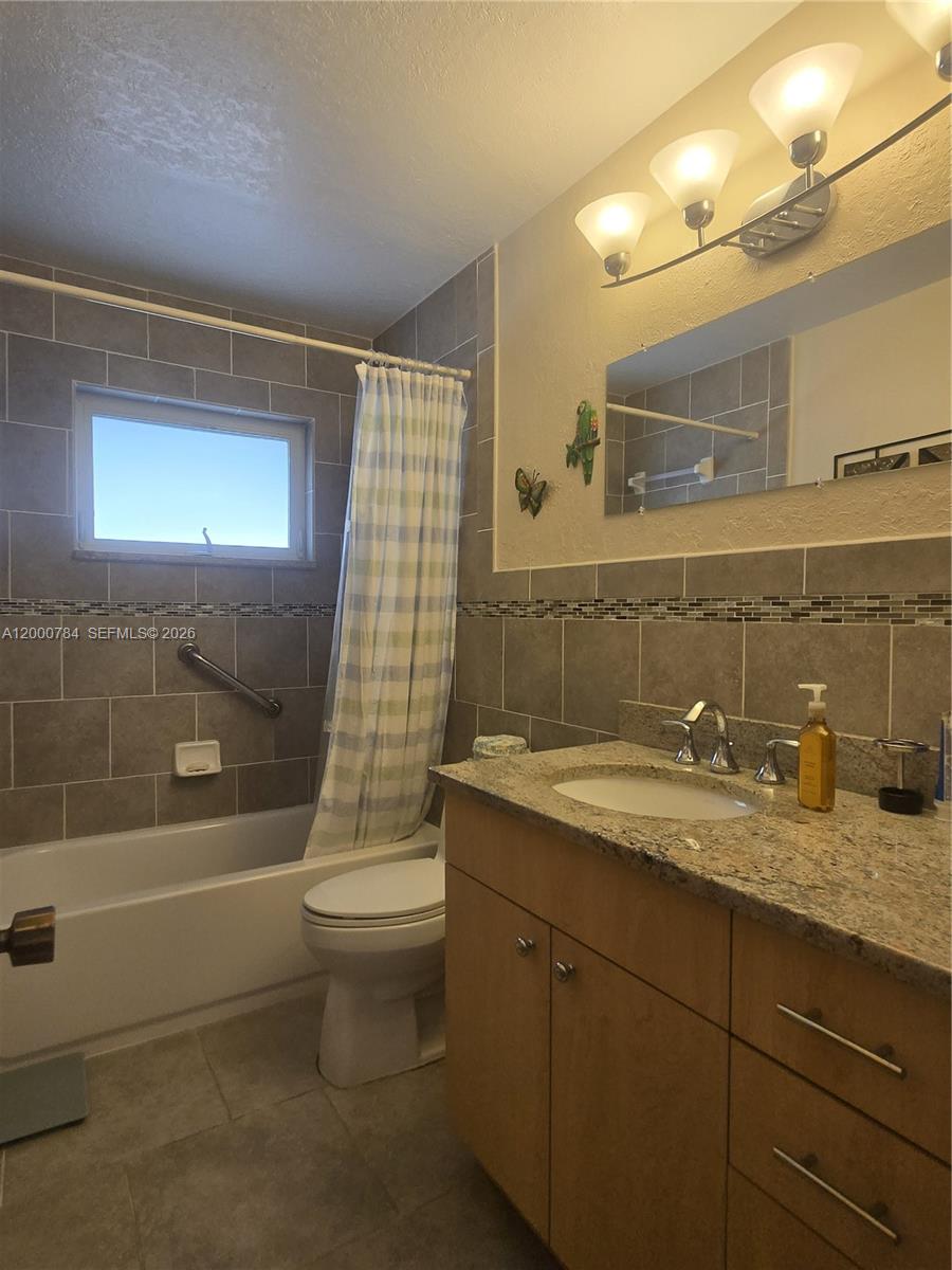 HOLLYWOOD LITTLE RANCHES - Residential