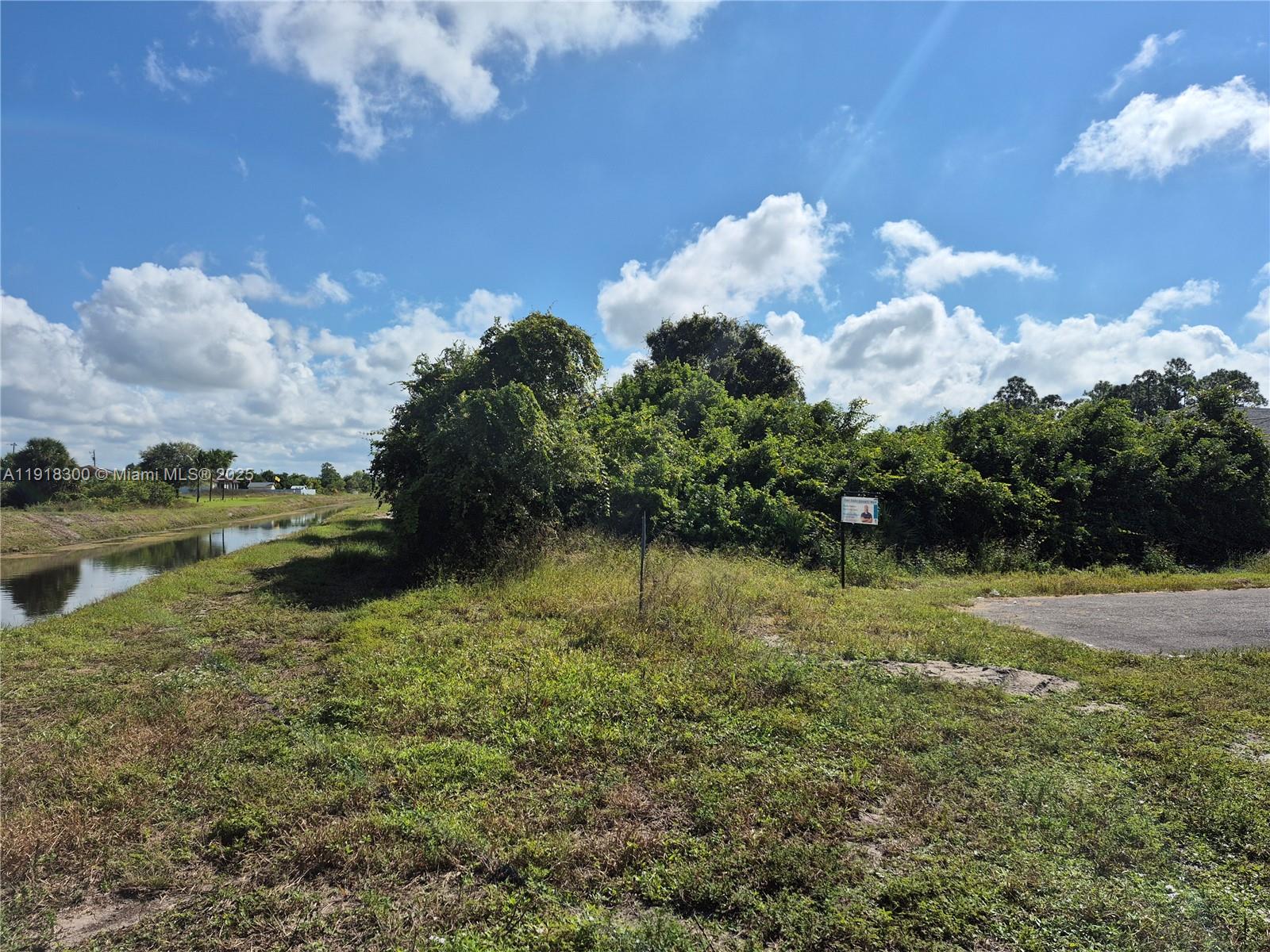 Lee County Unincorporated - Land