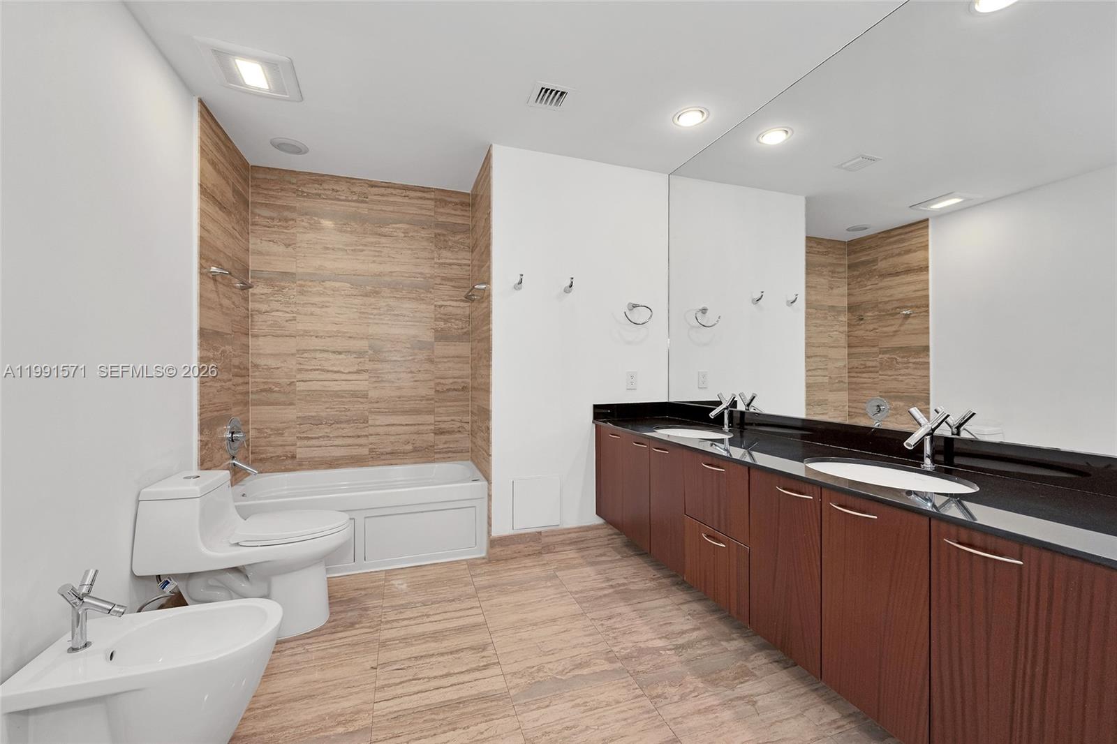 TDR TOWER I CONDO - Residential