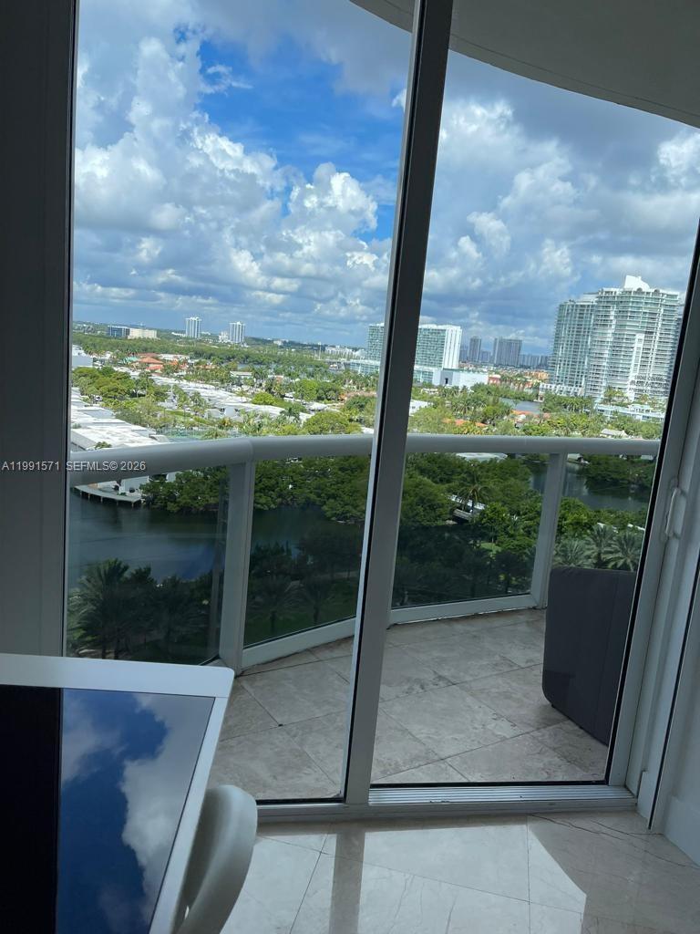 TDR TOWER I CONDO - Residential