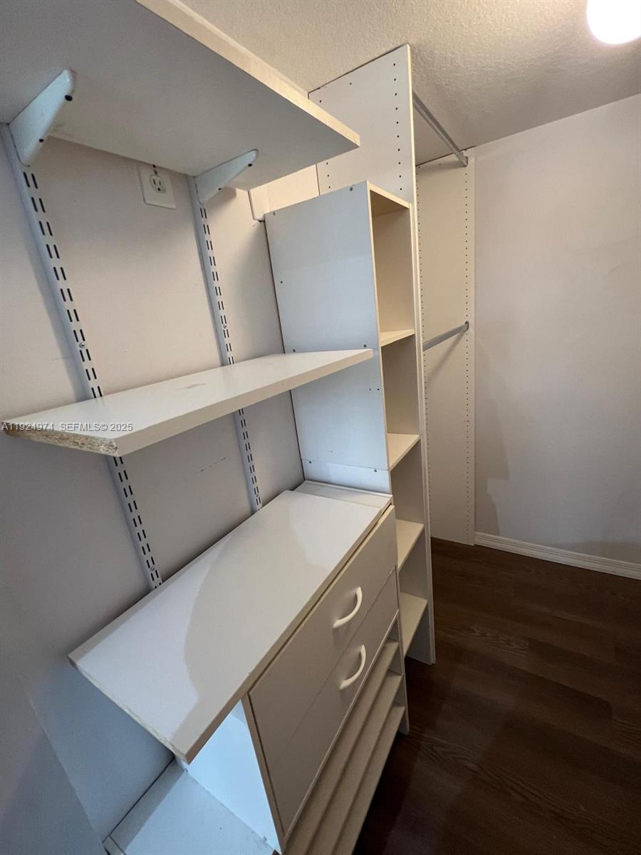 THE COURTS AT BAYSHORE II - Residential Lease