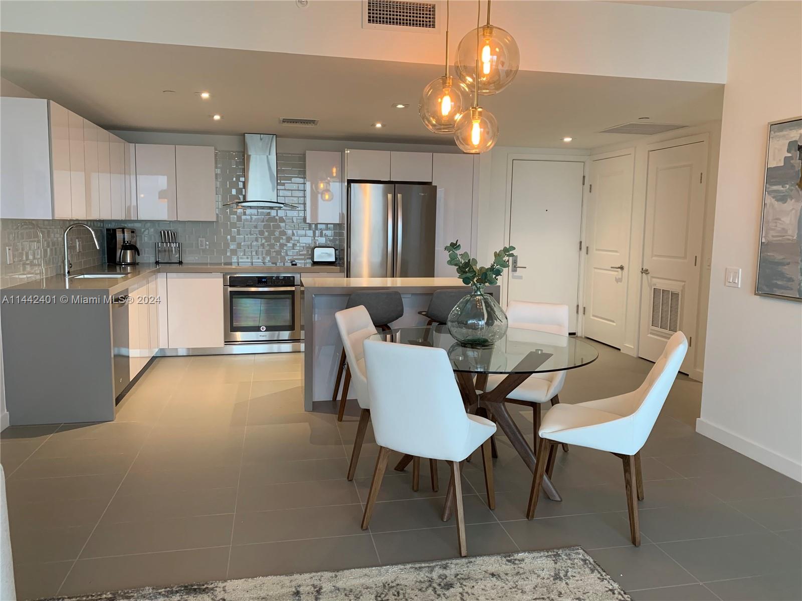 CANVAS CONDO - Residential