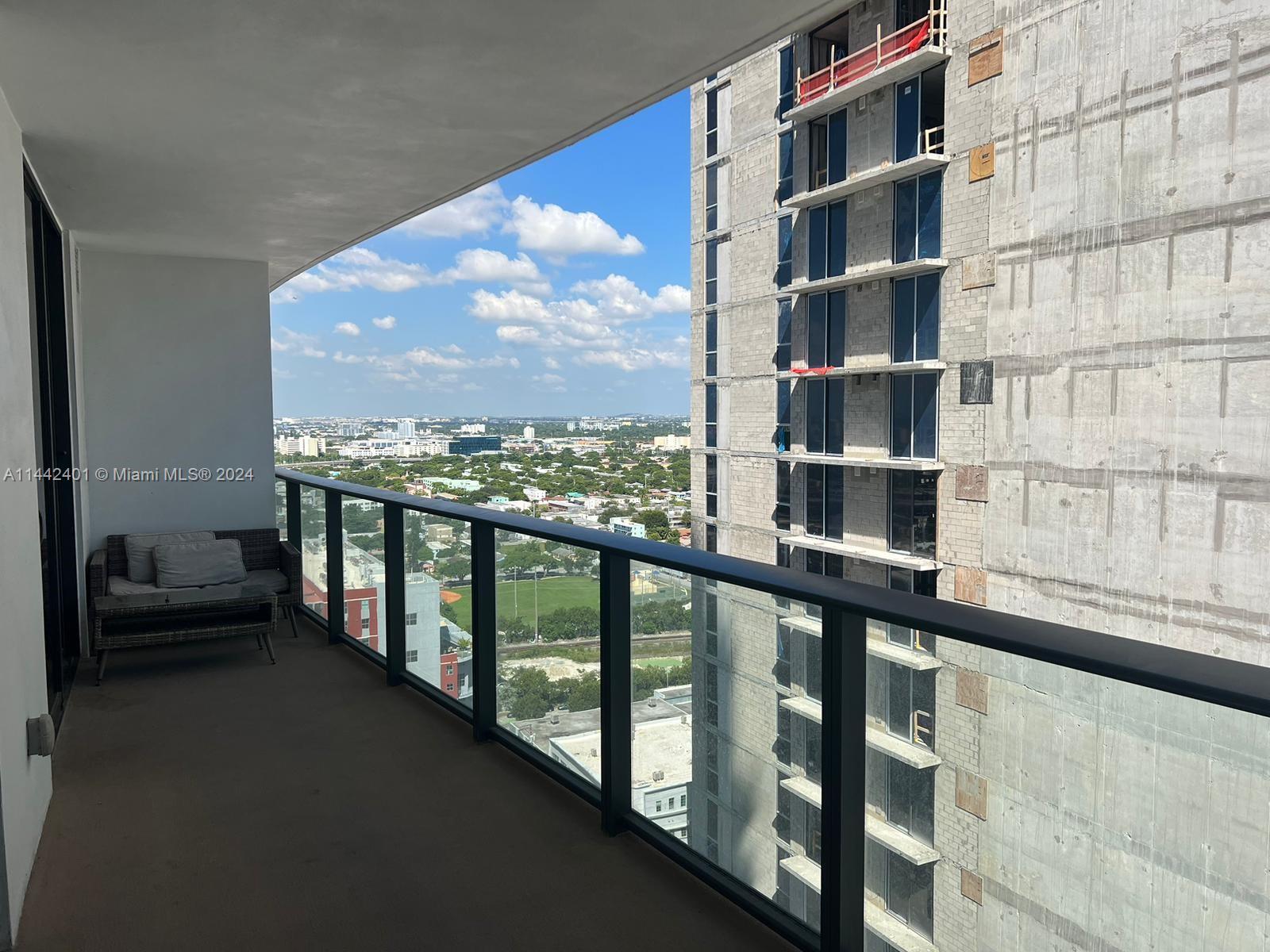 CANVAS CONDO - Residential