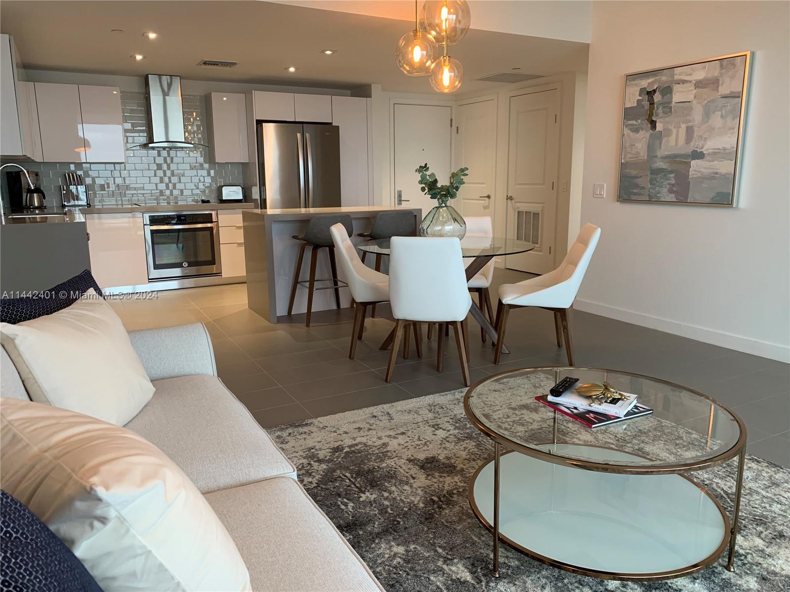 CANVAS CONDO - Residential