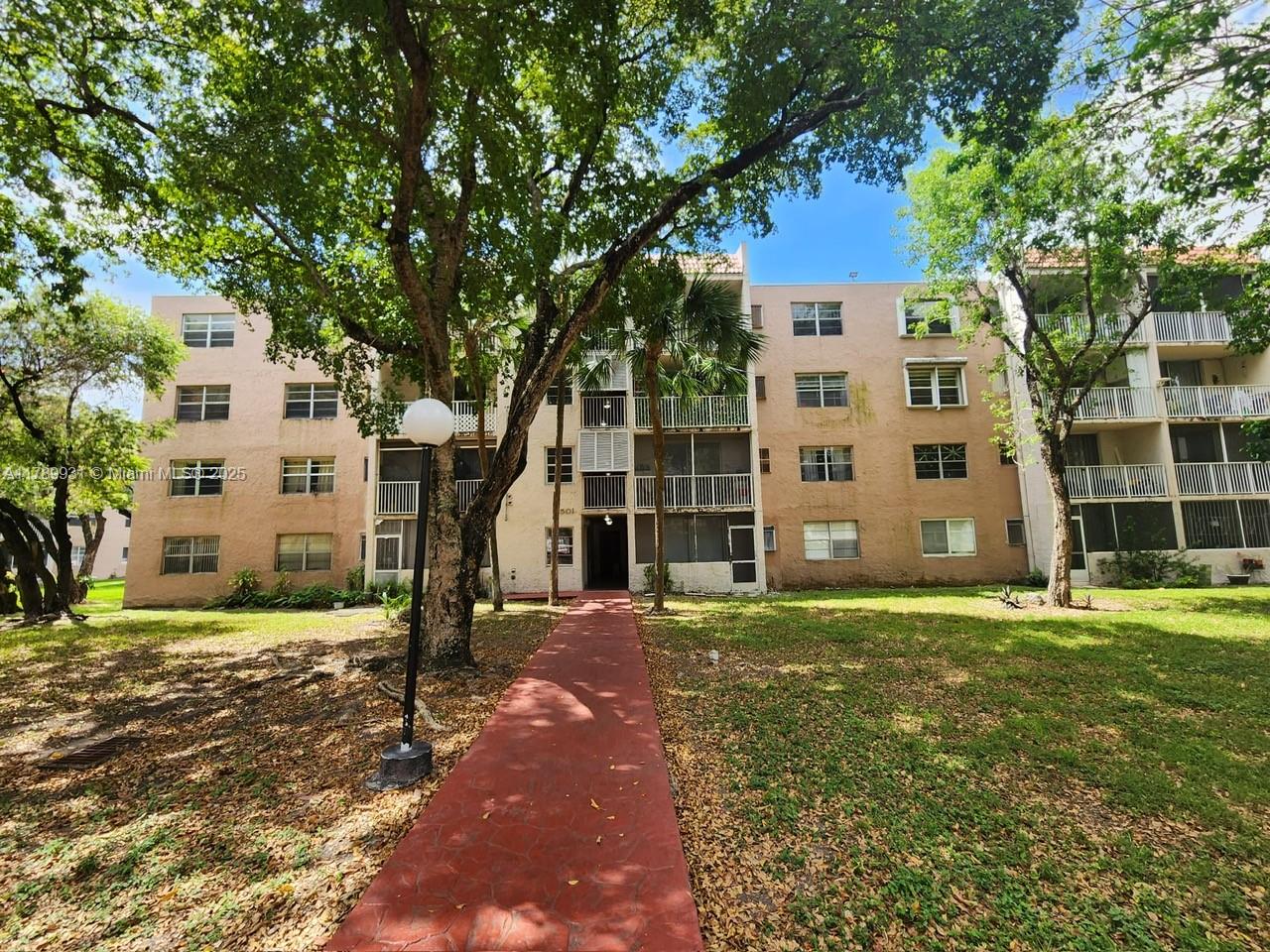 8501 Nw 8th St 301-1, Miami, Broward County, Florida - 2 Bedrooms  
2 Bathrooms - 