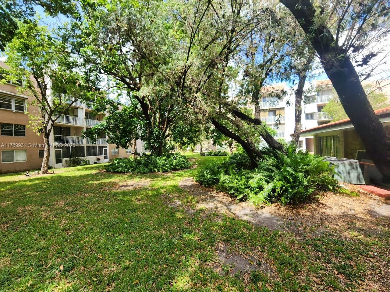 8501 NW 8th St 301-1