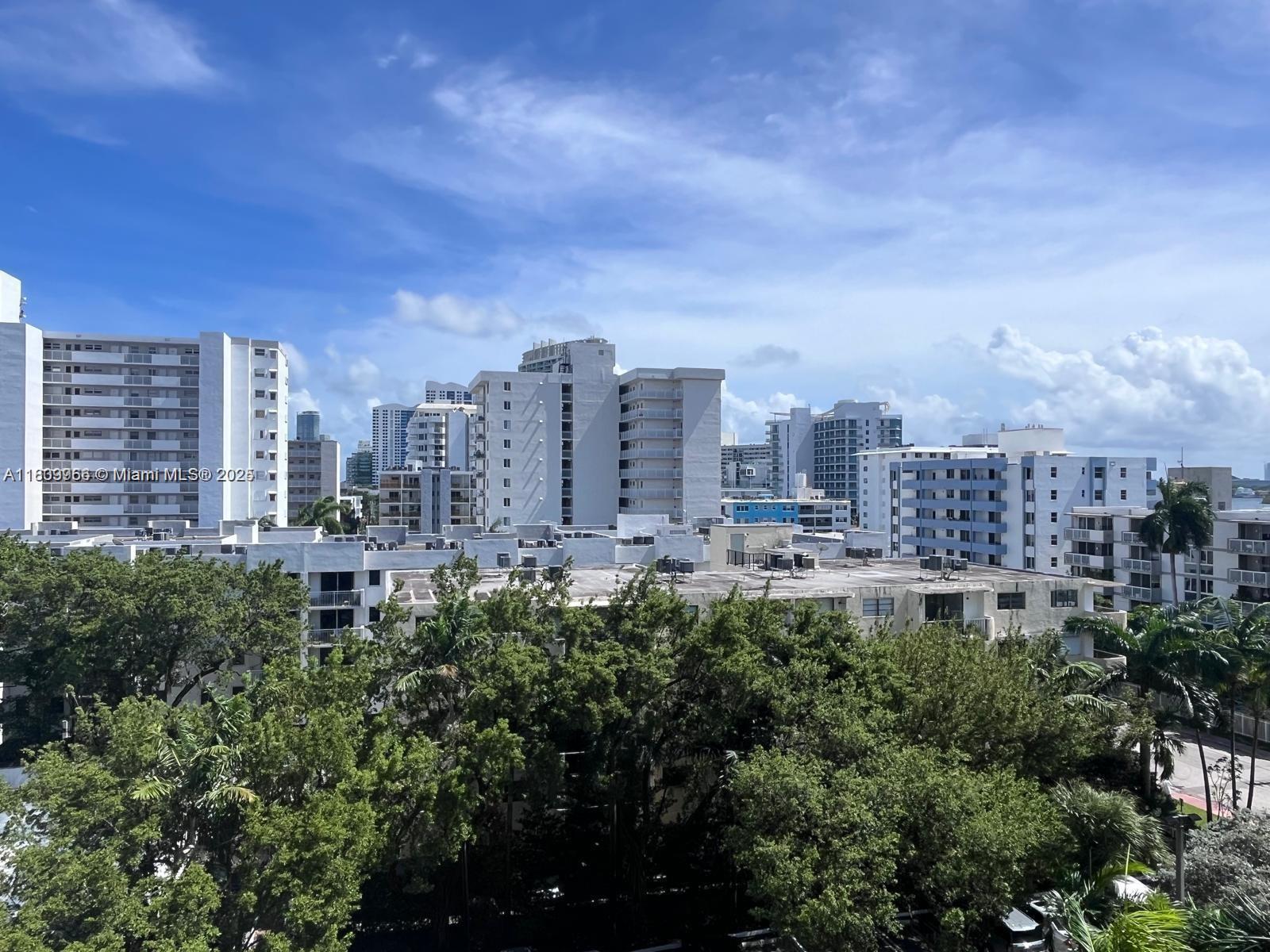 1688 West Ave 706, Miami Beach, Miami-Dade County, Florida - 1 Bedrooms  
2 Bathrooms - 