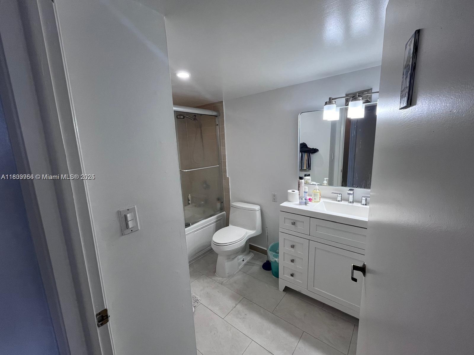 1688 West Ave 706