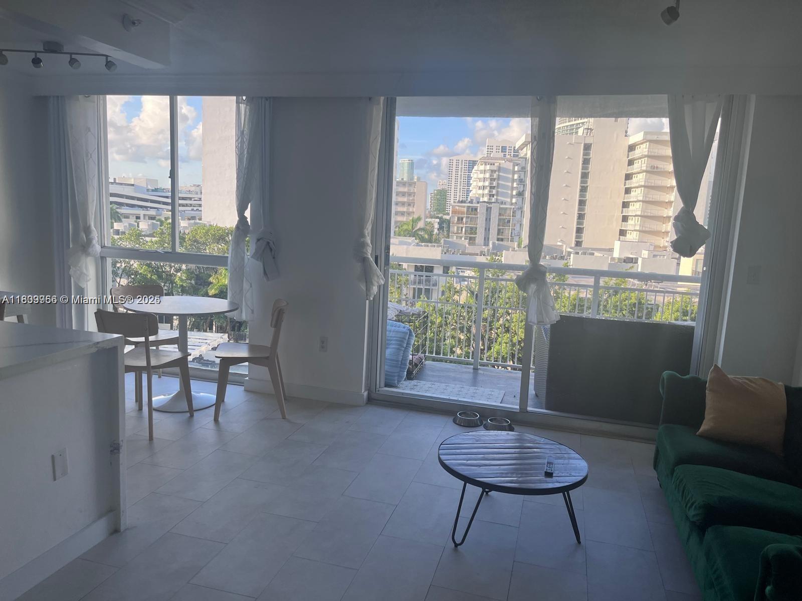 1688 West Ave 706