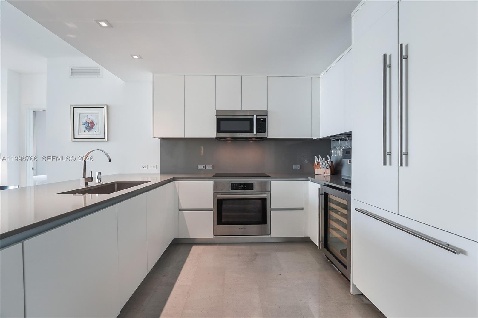 REACH CONDO - Residential