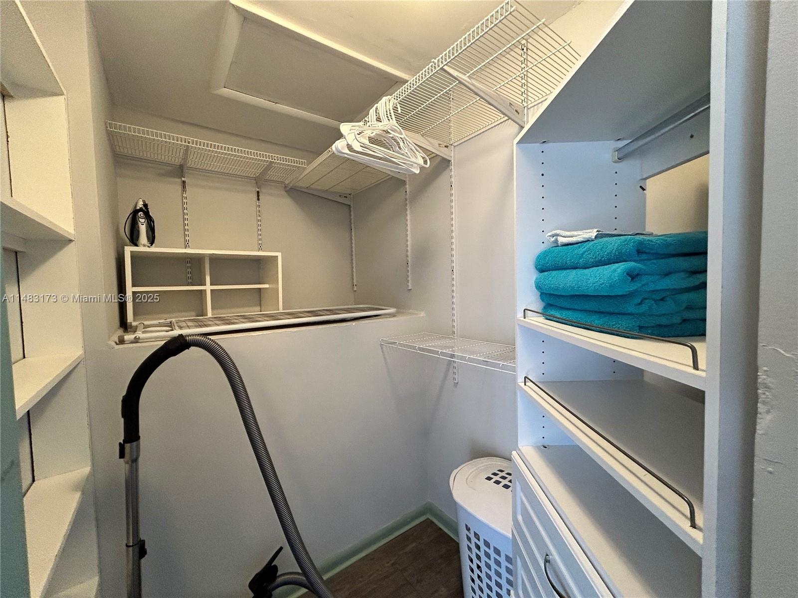 HOLLYWOOD BEACH - Residential Lease