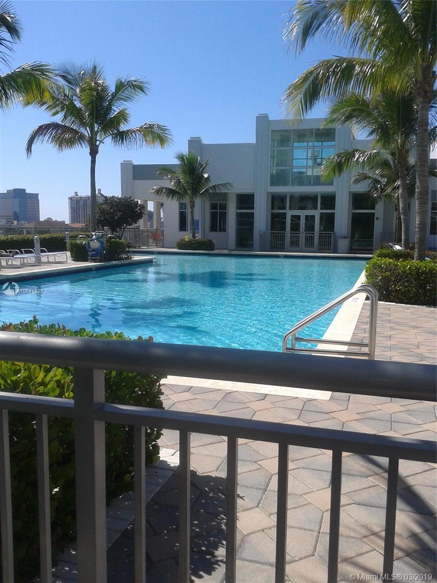 Beautiful unit with pool, lake and city view. Washer and dryer in the unit. A must see!