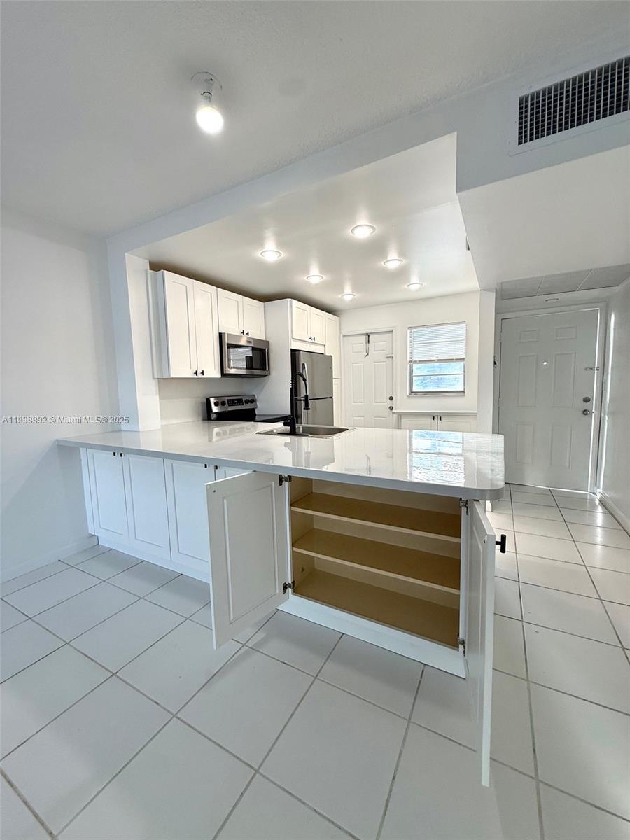 BISC LAKE GARDENS NO 2 BL - Residential Lease