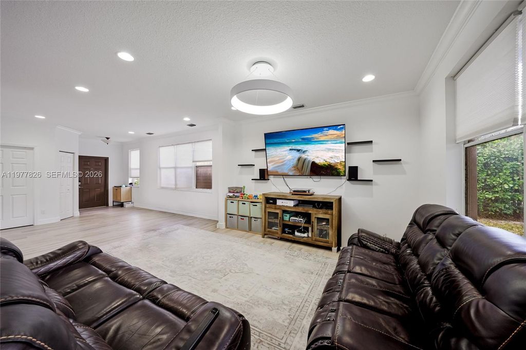 Photo of 1410 SW 106th Ter, Davie, FL 33324 (MLS # A11977826)