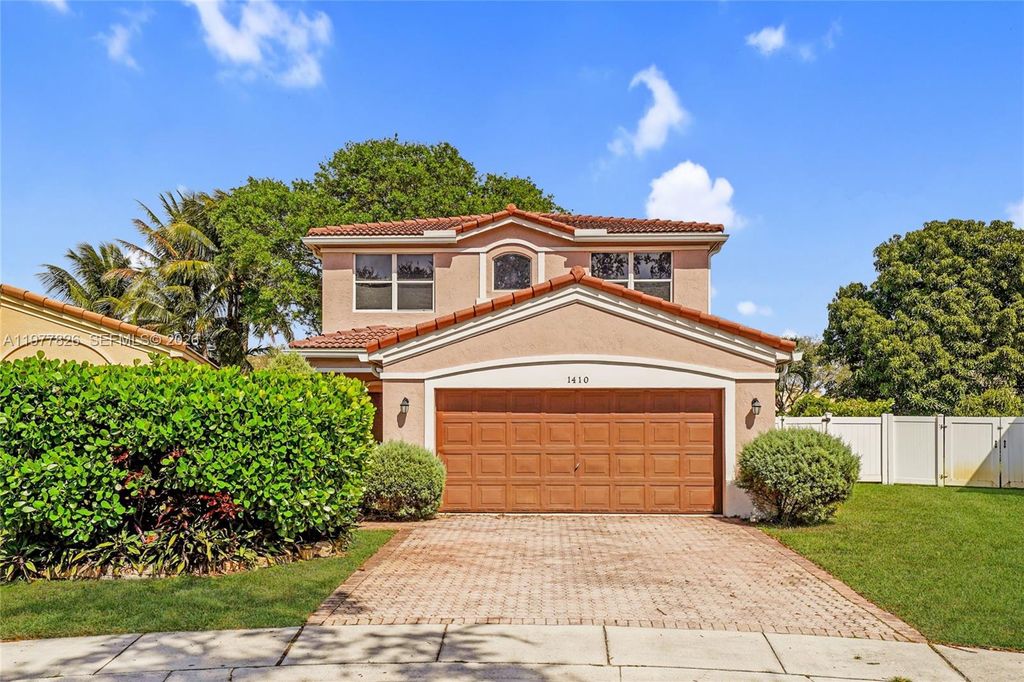 Photo of 1410 SW 106th Ter, Davie, FL 33324 (MLS # A11977826)