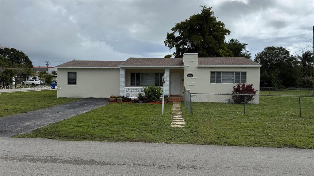 Photo of 1001 S 22nd Ct #Front - Main House, Hollywood, FL 33020 (MLS # A11990121)