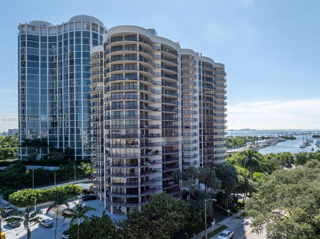 GROVE TOWERS CONDO - Residential Lease