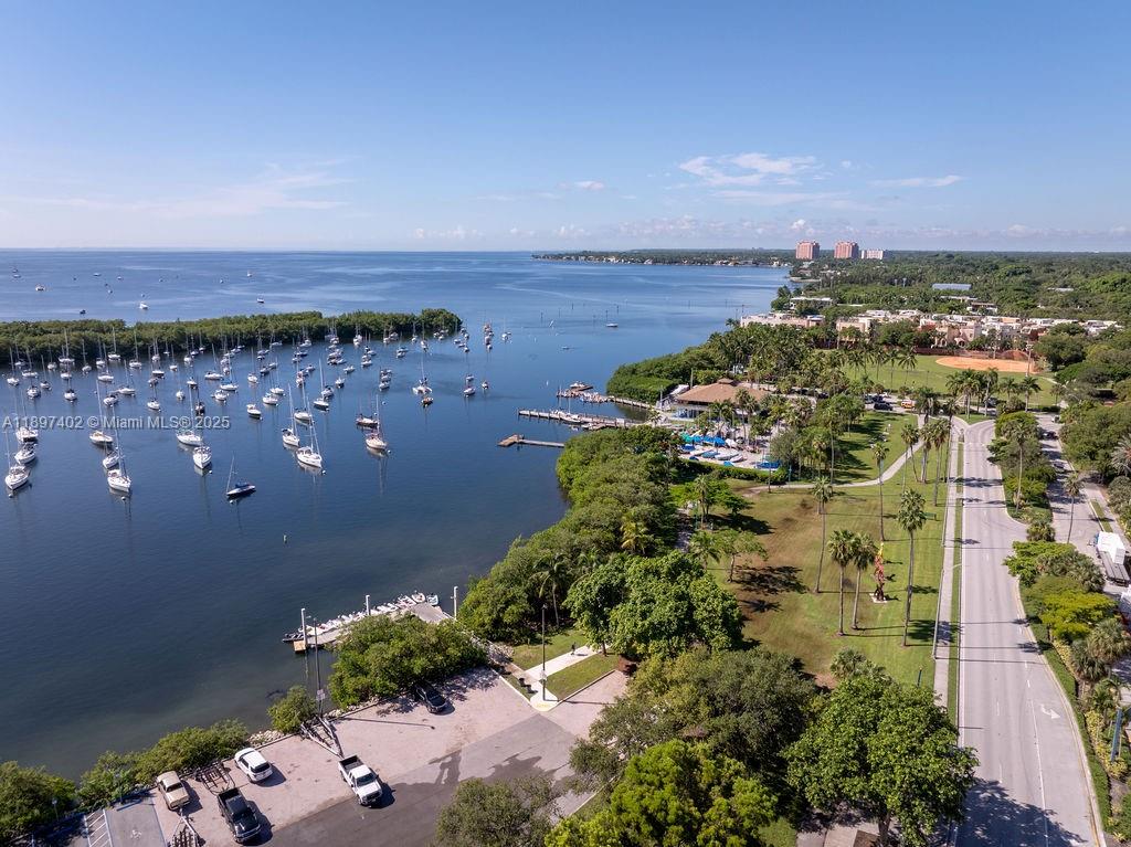 GROVE TOWERS CONDO - Residential Lease